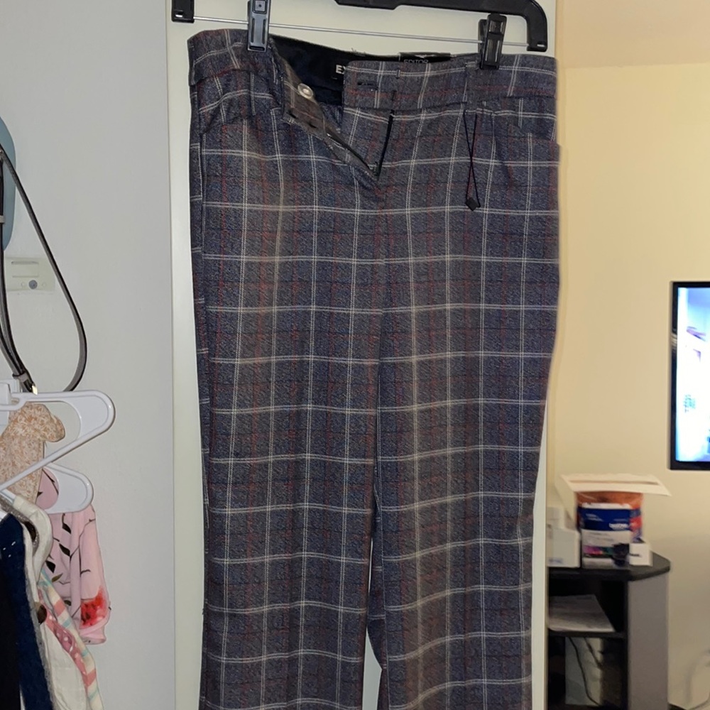 Express plain dress pants. Size 00 never work before with tags.